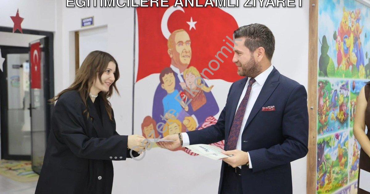 "Başkan Kadir Tatık'tan 24 Kasım'da Eğitimcilere Anlamlı Ziyaret" başlıklı haber için fotorealistik,