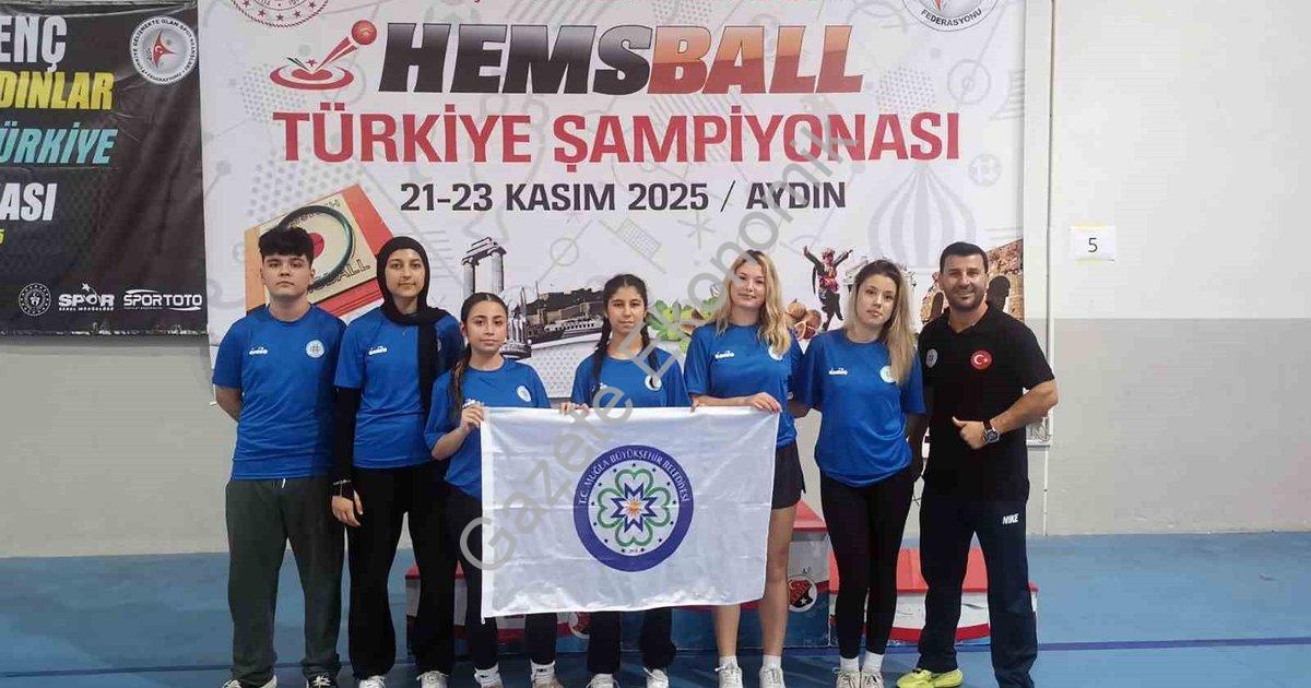 "Muğla Büyükşehir Sporcuları Hemsball Şampiyonasına Damga Vurdu" başlıklı haber için fotorealistik,