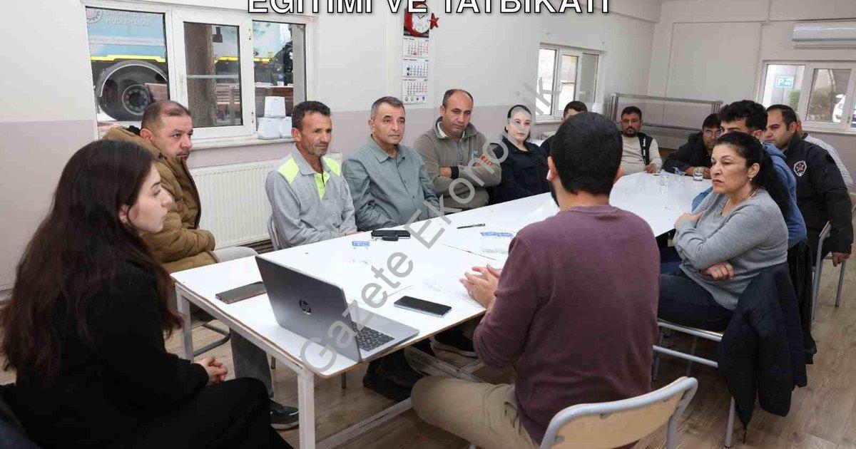 "Denizli OSB'de Kritik Kimyasal Güvenlik Eğitimi ve Tatbikatı" başlıklı haber için fotorealistik, pr