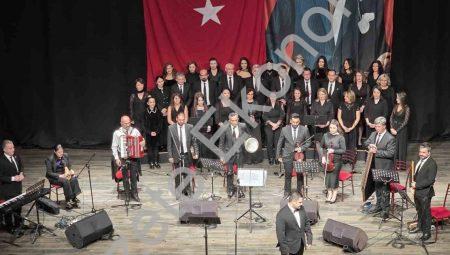 Efeler’de Sanat Dolu Gece: Maarif Korosu’ndan Büyüleyen Konser