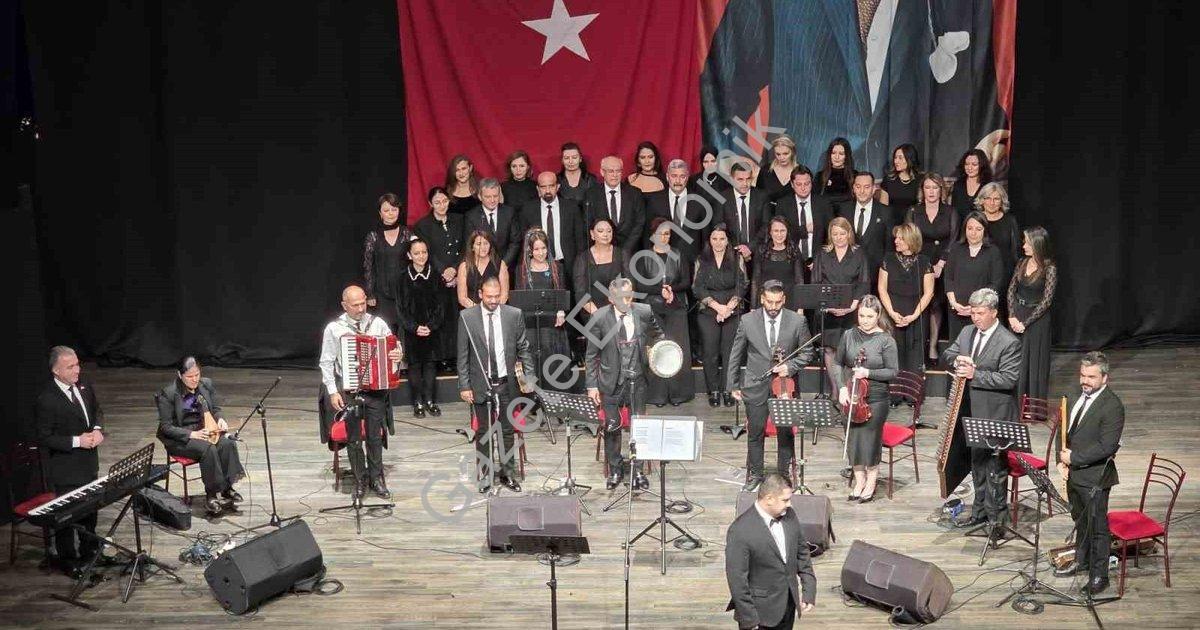 "Efeler’de Sanat Dolu Gece: Maarif Korosu’ndan Büyüleyen Konser" başlıklı haber için fotorealistik,
