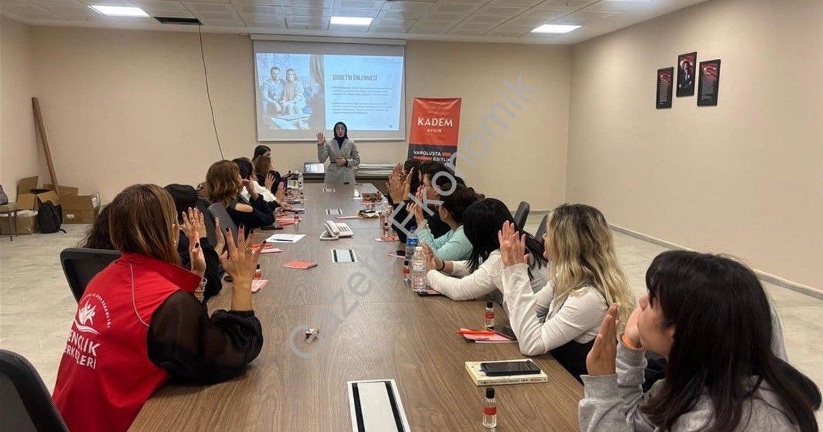 "Aydın'da Öğrencilere Şiddetle Mücadele ve Siber Suçlar Eğitimi" başlıklı haber için fotorealistik,