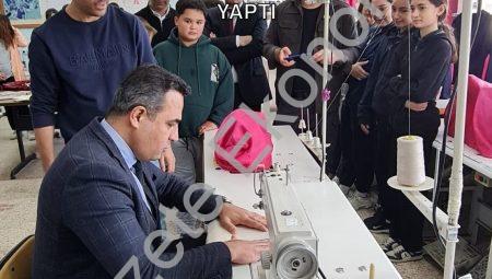 Sarıgöl Kaymakamı Dalak’tan Örnek Davranış: Öğrencilerle Dikiş Dikti, Çapa Yaptı