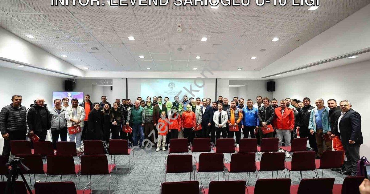"Denizli'de Geleceğin Yıldızları Sahaya İniyor: Levend Sarıoğlu U-10 Ligi" başlıklı haber için fotor