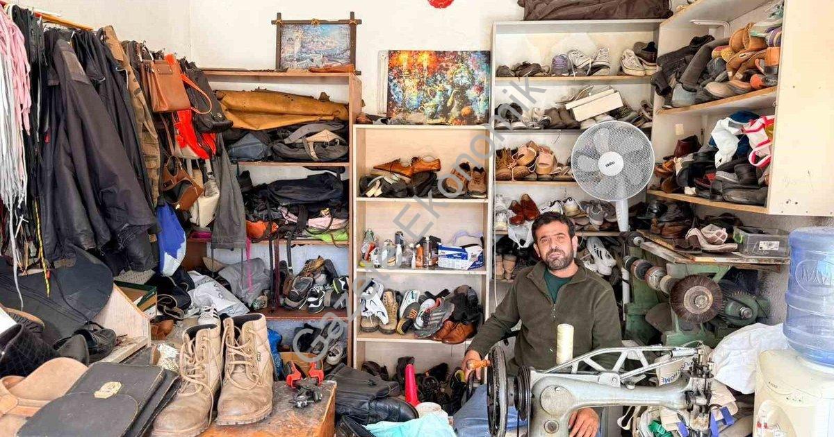 "Datça'nın Tek Ayakkabı Ustası Rıdvan Arslan: Mesleğin Son Kalesi" başlıklı haber için fotorealistik
