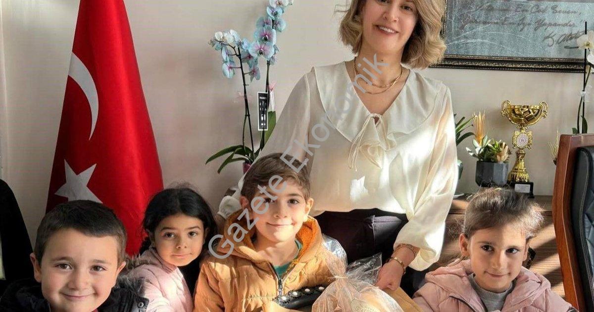 "Altıntaşlı Minik Kalplerden İlçe Müdürüne Lezzet Dolu ve Anlamlı Sürpriz" başlıklı haber için fotor