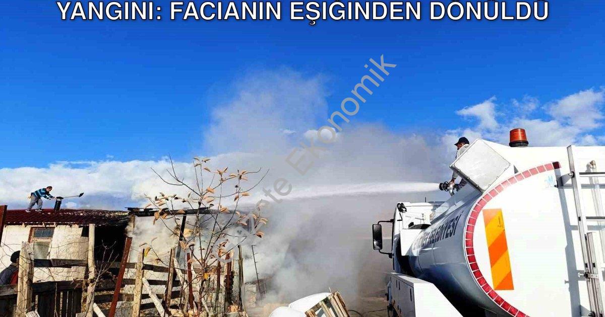 "Kütahya Seyitömer'de Korkutan Ahır Yangını: Facianın Eşiğinden Dönüldü" başlıklı haber için fotorea