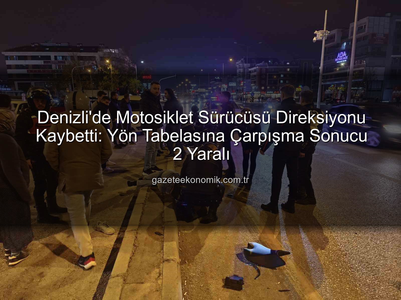 Denizli motosiklet kazası - Denizli'de Motosiklet Sürücüsü Direksiyonu Kaybetti: Yön Tabelasına Çarpışma Sonucu 2 Yaralı