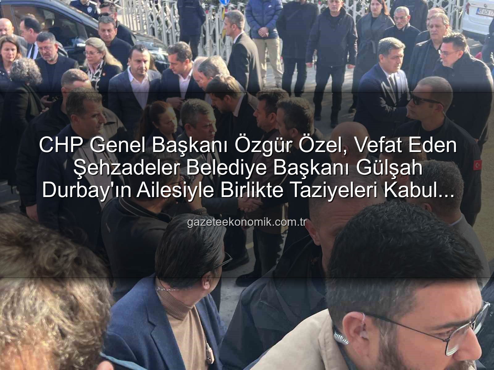 Özgür Özel - CHP Genel Başkanı Özgür Özel, Vefat Eden Şehzadeler Belediye Başkanı Gülşah Durbay'ın Ailesiyle Birlikte Taziyeleri Kabul Etti